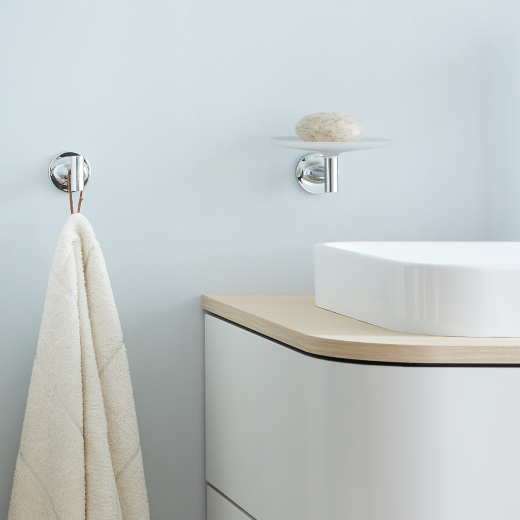 Duravit handdukskrok Starck T i en badrumsmiljö.