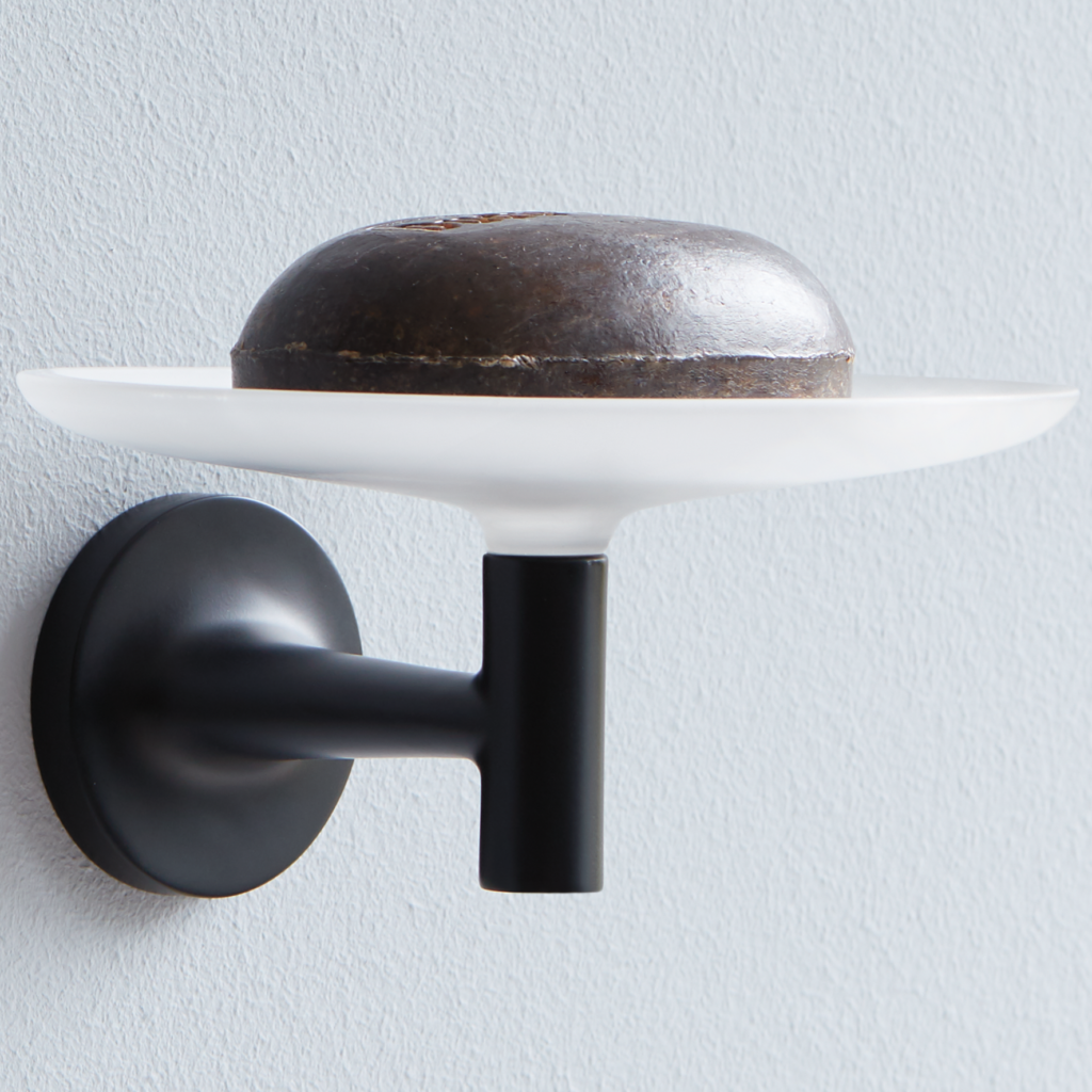 Duravit tvålkopp Starck T sitter på en vägg.