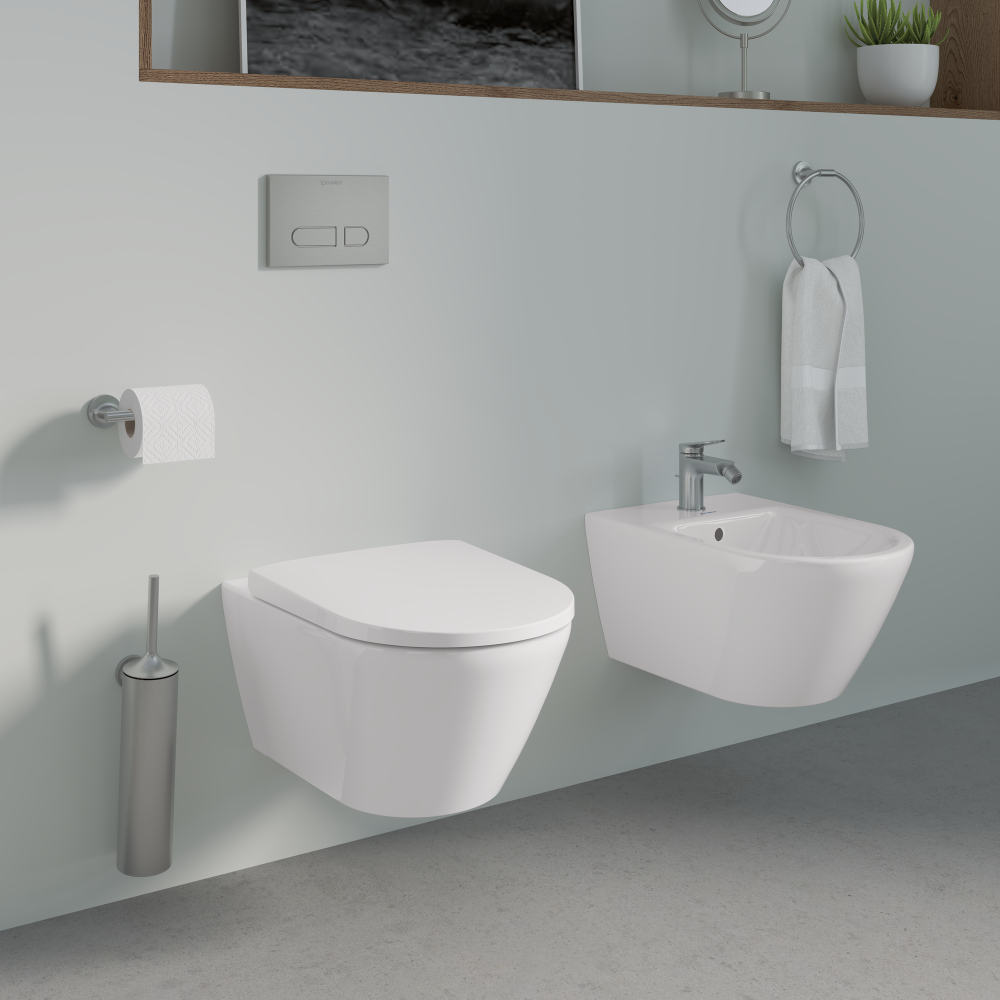 Badrum med toalett och bidé. Tillbehör som toalettborste, spolplatta och toalettpappershållare matchar i samma färg.