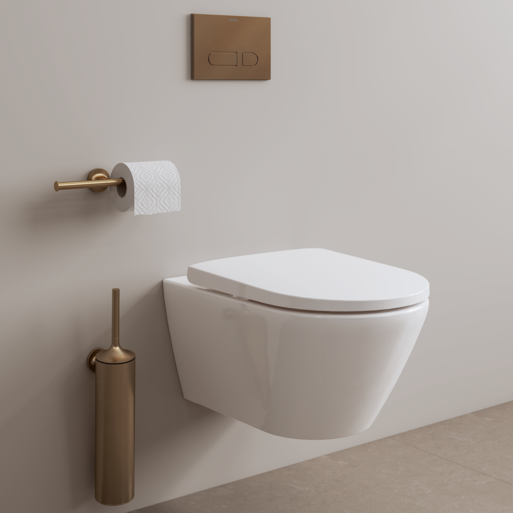 Badrum med toalett. Tillbehör som toalettborste, spolplatta och toalettpappershållare matchar i samma färg.