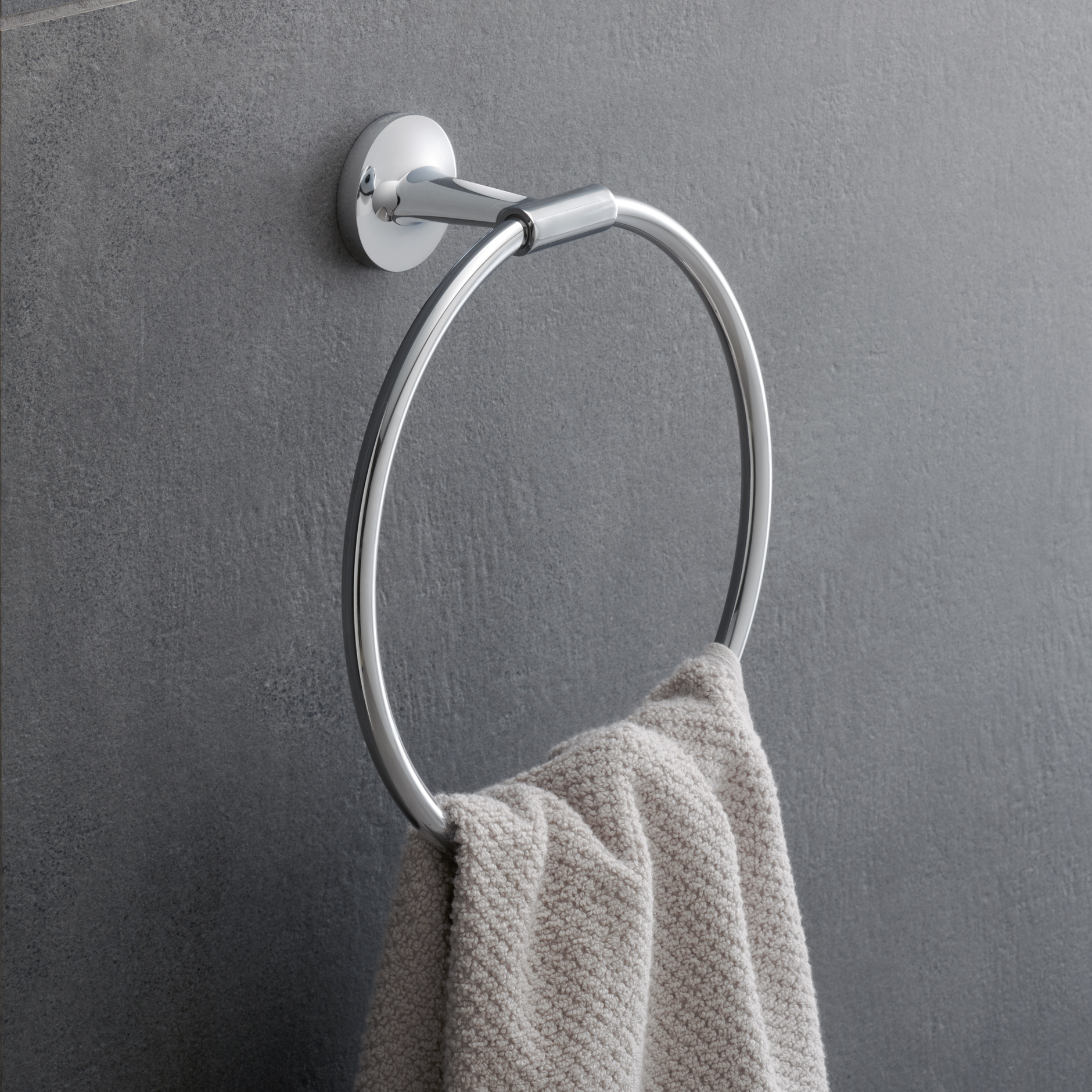 Duravit handduksring Starck T med en handduk.