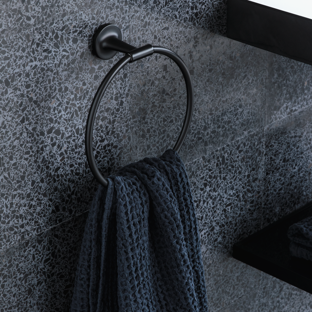 Duravit handduksring Starck T med en handduk.