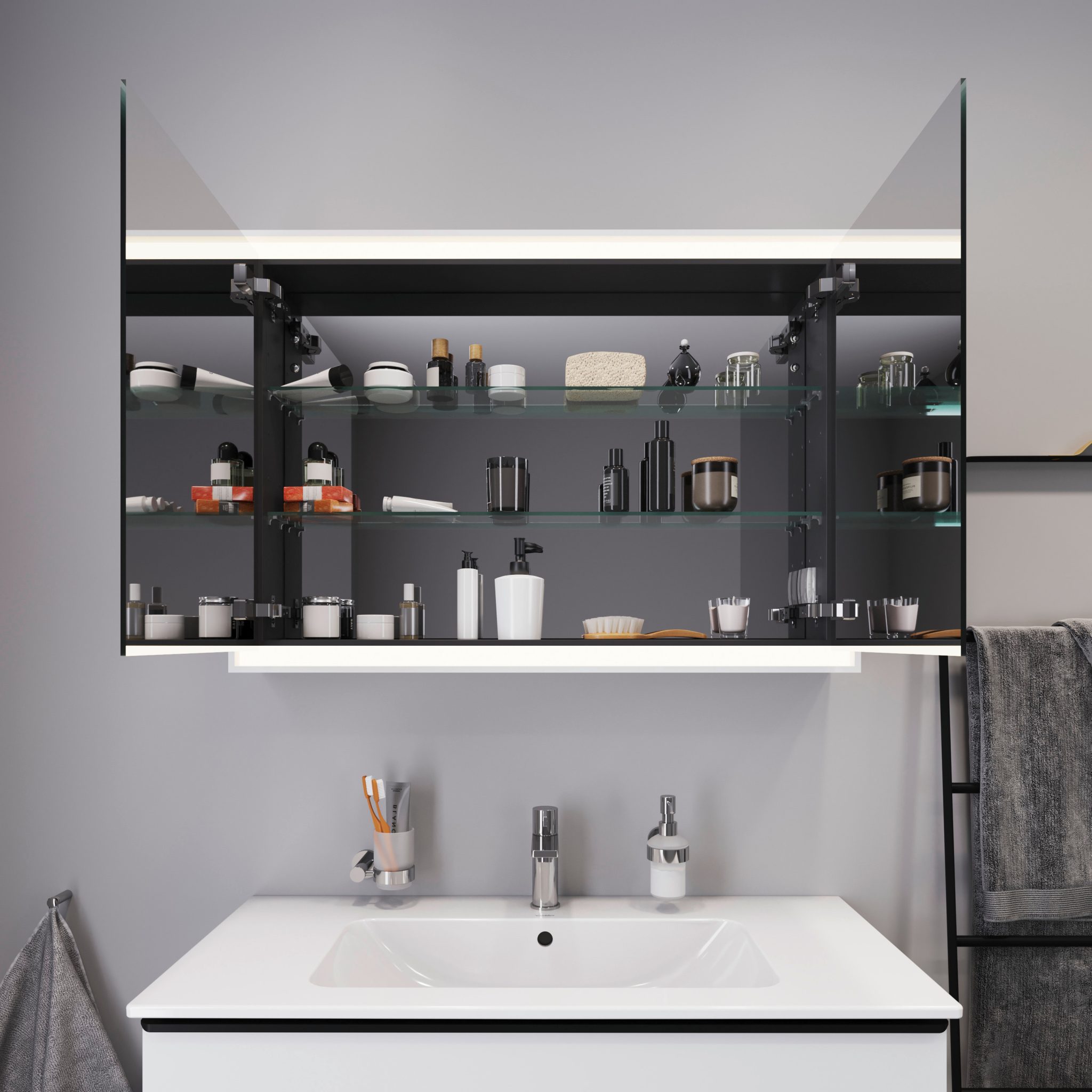 Badrum med kommod och spegelskåp i ljus nyans från Duravit och dess serie L-Cube.