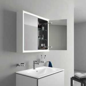 Badrum med kommod och spegelskåp i ljus nyans från Duravit och dess serie L-Cube.