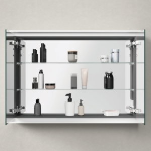 Badrum med kommod och spegelskåp i ljus nyans från Duravit och dess serie L-Cube.