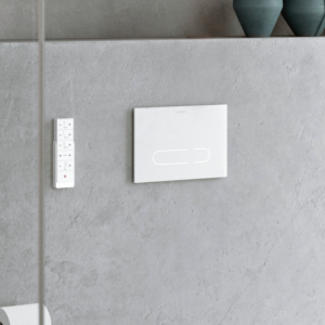 A2 spolplatta på en marmorerad stenvägg.