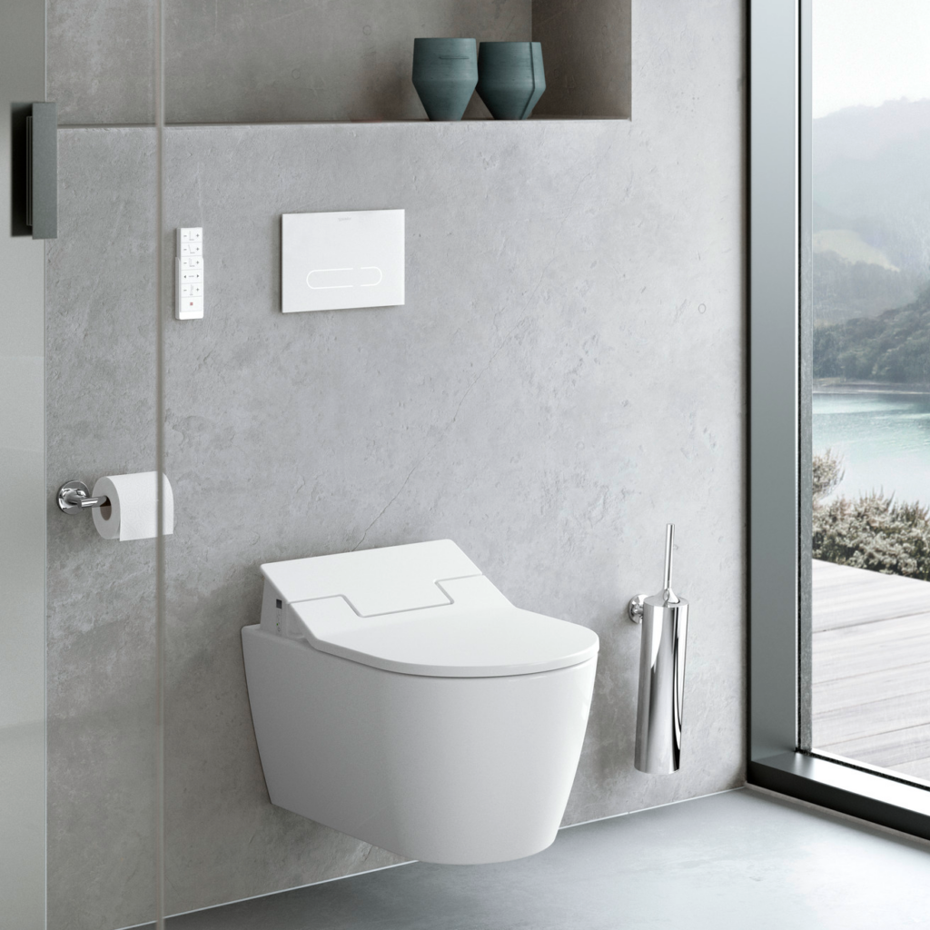 A2 spolplatta med vägghängd toalett, allt från Duravit.