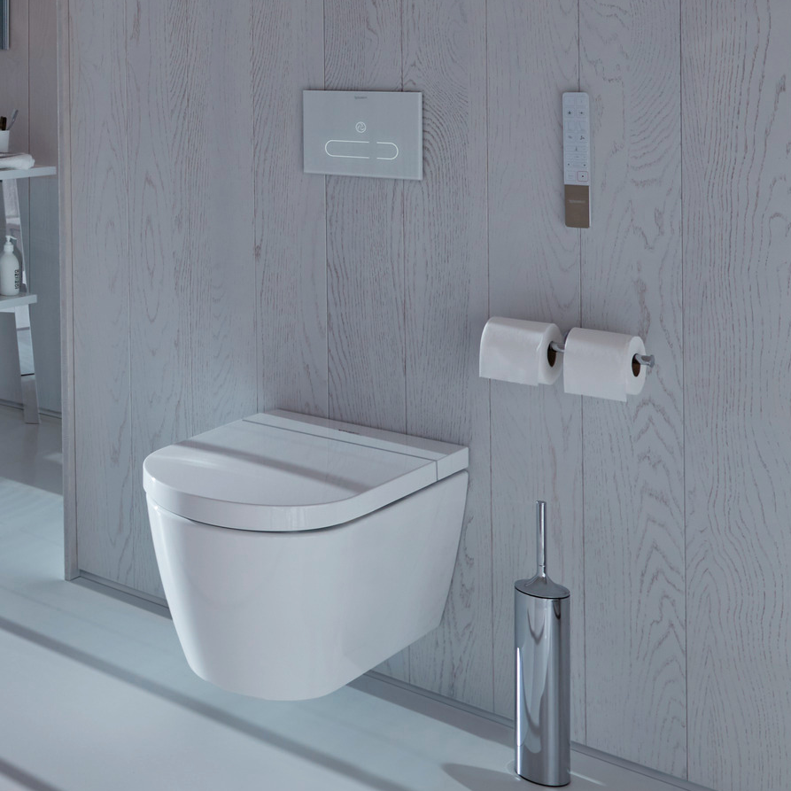 A2 spolplatta med vägghängd toalett, allt från Duravit.