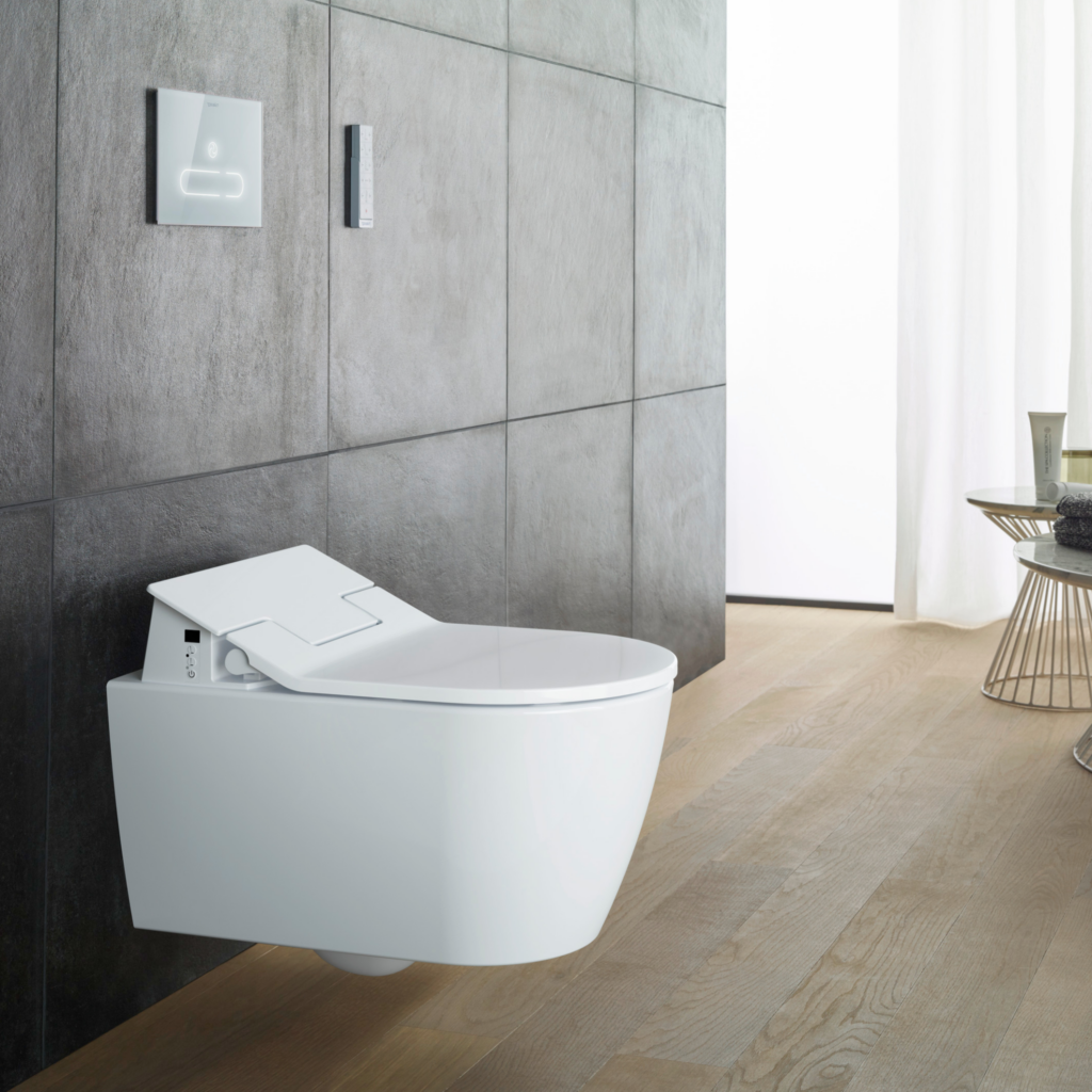 A2 spolplatta med vägghängd toalett, allt från Duravit.