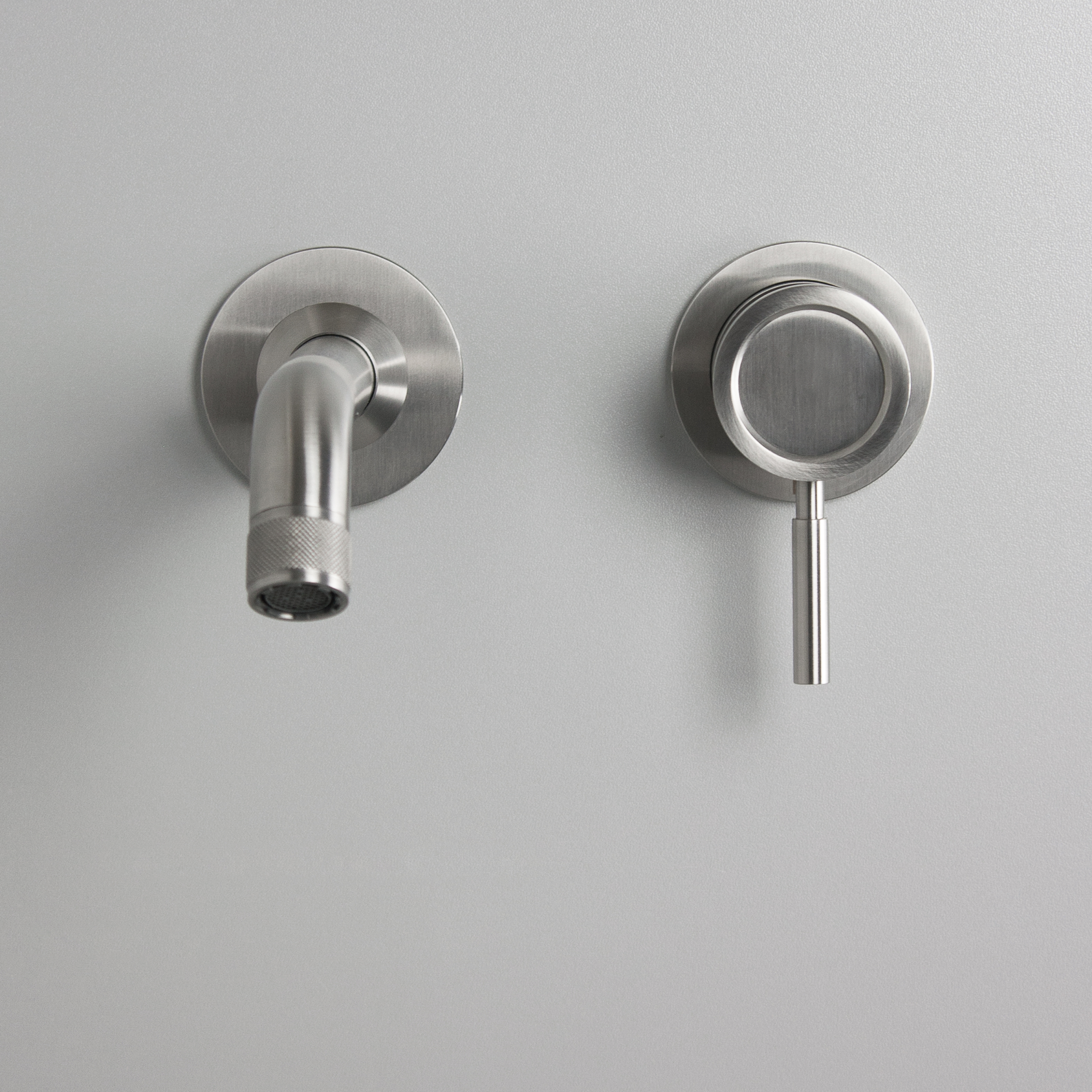 Nera väggblandare från LH.