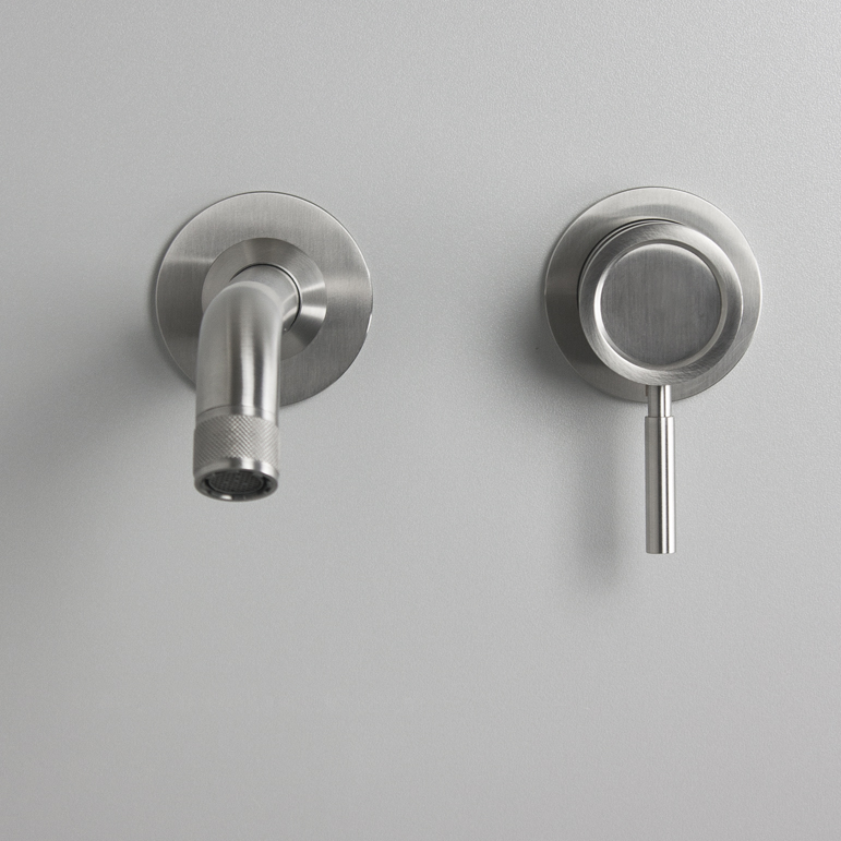 Nera väggblandare från LH.