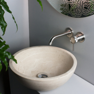 Nera väggblandare från LH.